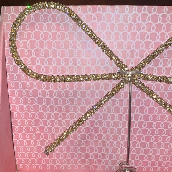 🔥 LIMITED TIME 🆕- Cupcakes& Cashmere Gold Encrusted Bow Tree Topper - Picture 3 of 7